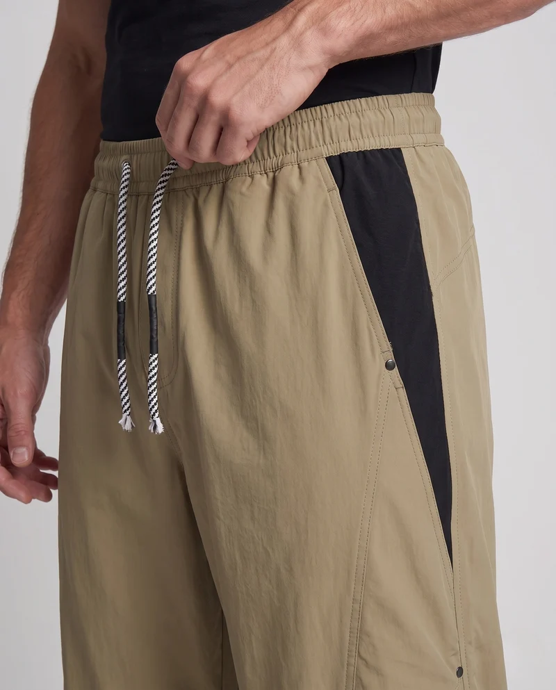 Herren Weite Utility-Cargo-Hose mit Tunnelzugbund, Kontrastseiten & Beinklappentaschen Nord Taschen