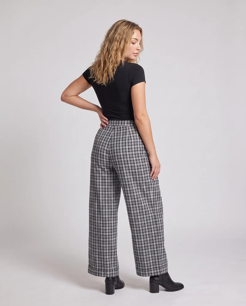 Damen Lockere Karottenhose mit Falten Nord Taschen