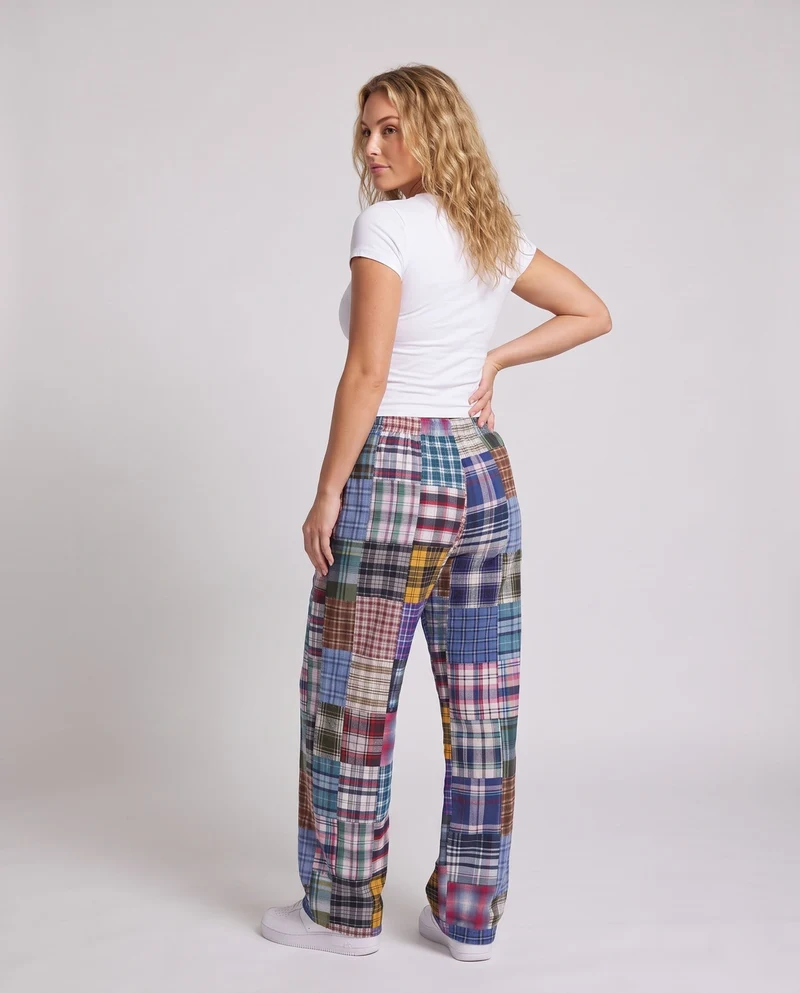 Damen Weitgeschnittene Karottenhose mit Künstlerischem Karomuster Nord Taschen