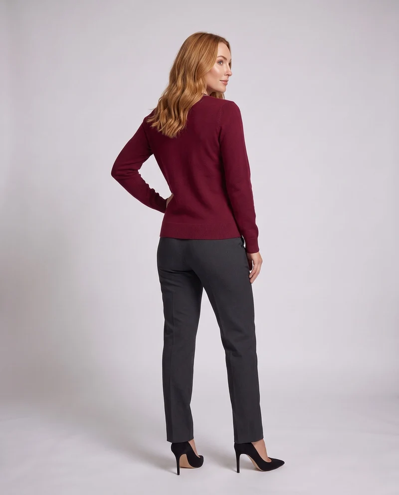 Damen Feinstrickpullover mit Zierknopfleiste und strassbesetztem Rundhalsausschnitt Nord Taschen