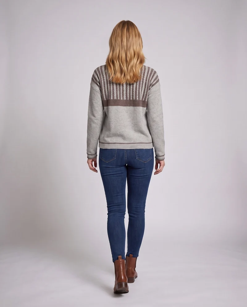 Damen Feinstrickpullover mit Zopfstruktur und kontrastierender Passe Nord Taschen