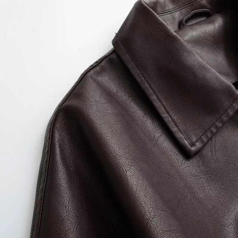 Damen Kurze Boxy-Bomberjacke aus veganer Lederoptik mit Hemdkragen und elastischem Bund Nord Taschen