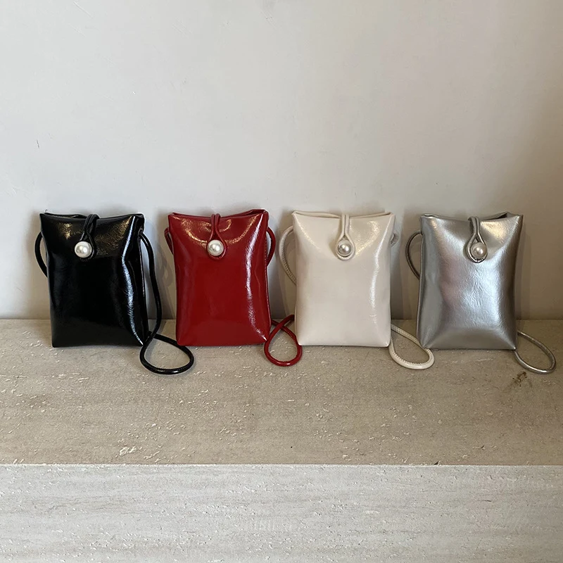 Damen elegante Clutch mit Perlenakzent Nord Taschen