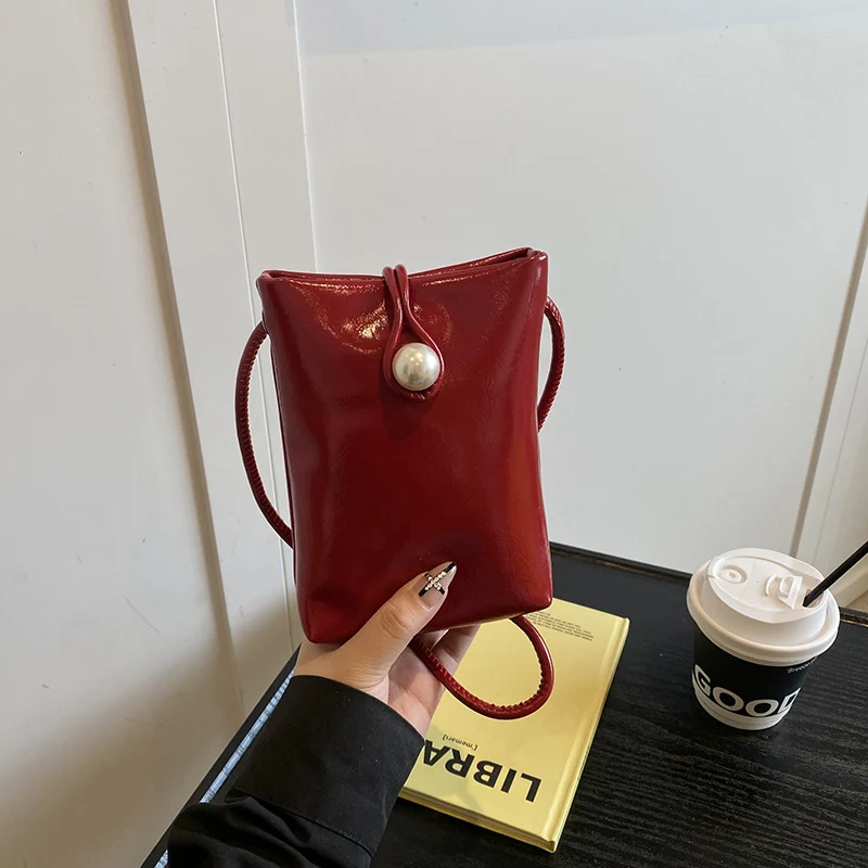 Damen elegante Clutch mit Perlenakzent Nord Taschen