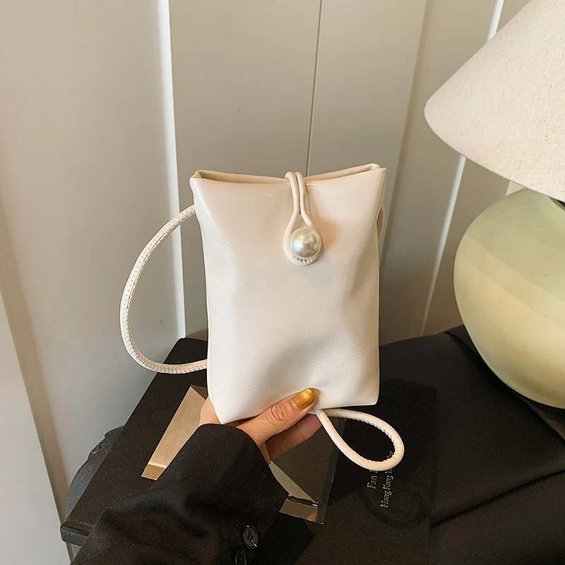 Damen elegante Clutch mit Perlenakzent Nord Taschen
