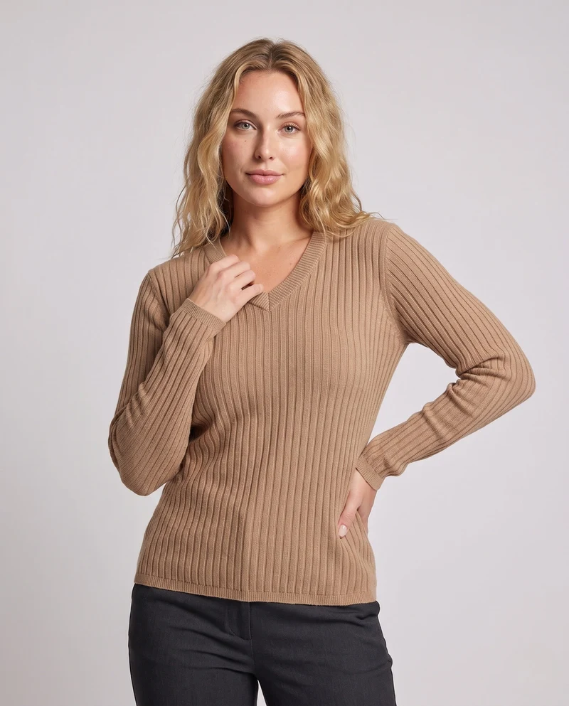 Damen Figurnaher Feinstrickpullover mit breiter Rippstruktur und V-Ausschnitt Nord Taschen