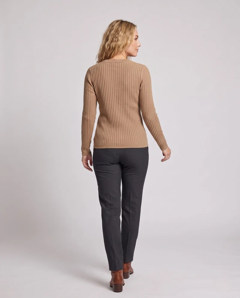 Damen Figurnaher Feinstrickpullover mit breiter Rippstruktur und V-Ausschnitt Nord Taschen