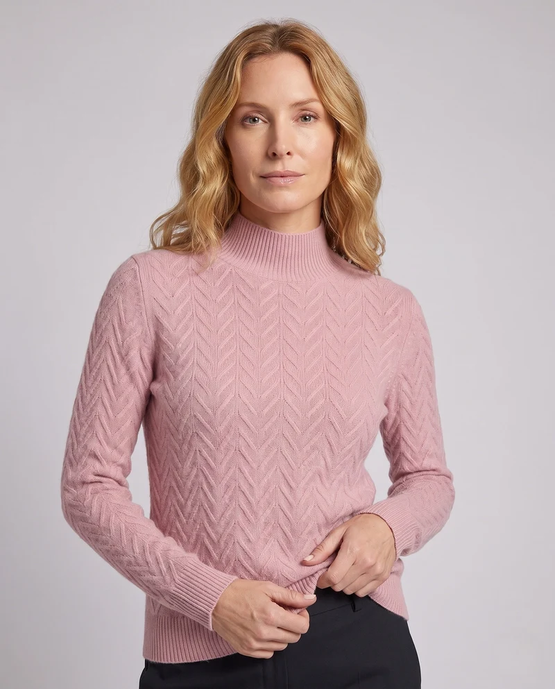 Damen Figurschonender Mockneck-Feinstrickpullover mit Chevron‑Ajour und geripptem Kragen Nord Taschen