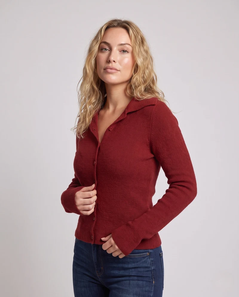 Damen Figurnahes Feinstrick-Cardigan mit kleinem Reverskragen und feiner Rippenstruktur Nord Taschen