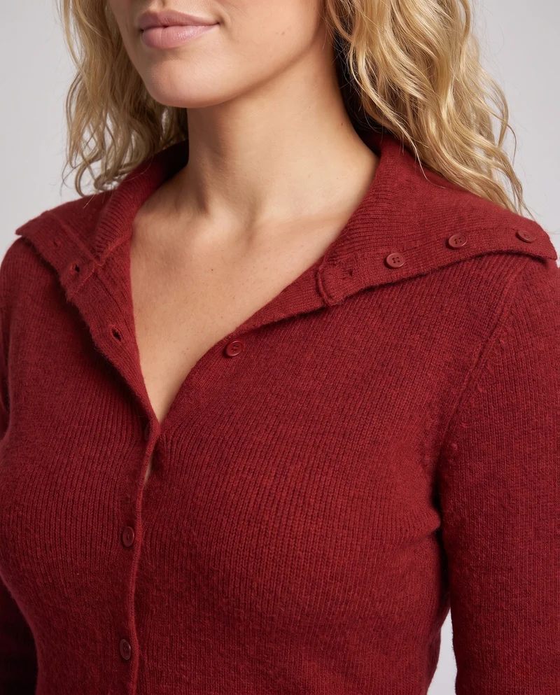 Damen Figurnahes Feinstrick-Cardigan mit kleinem Reverskragen und feiner Rippenstruktur Nord Taschen