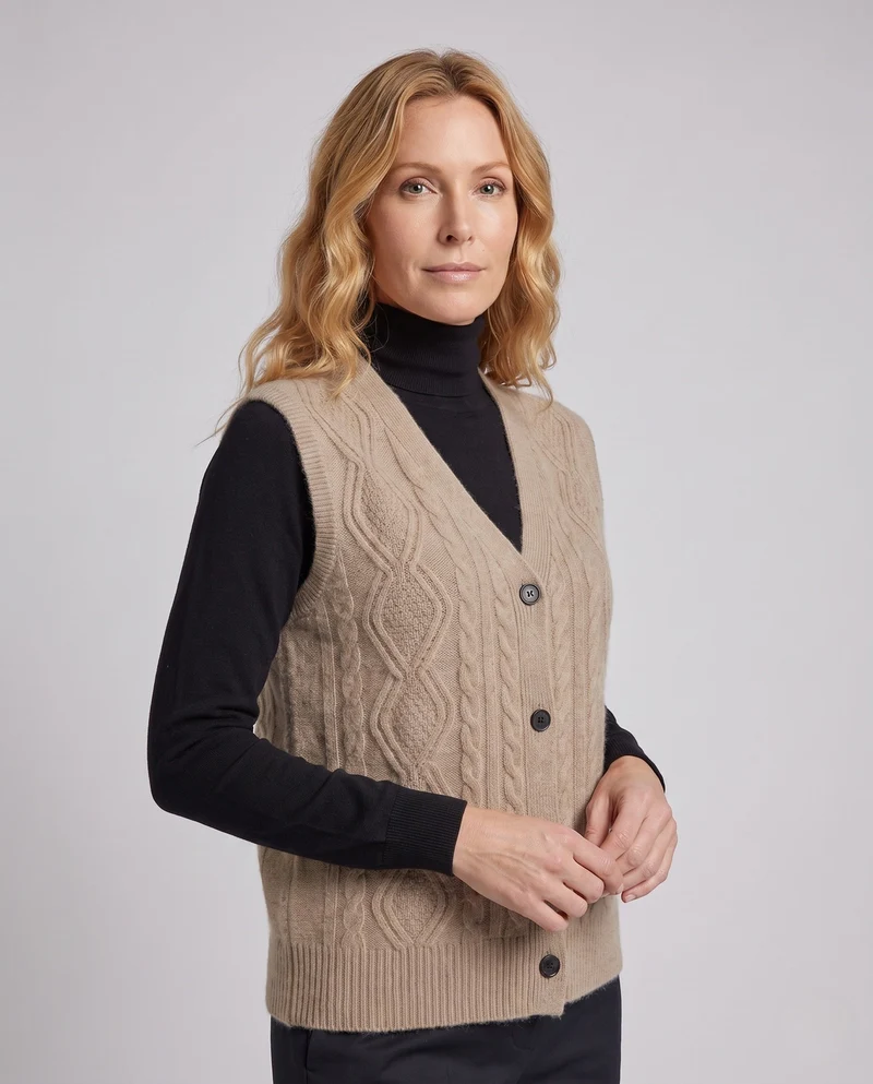 Damen Flauschige Strickweste mit V‑Ausschnitt, Zopfmuster und Knopfleiste Nord Taschen