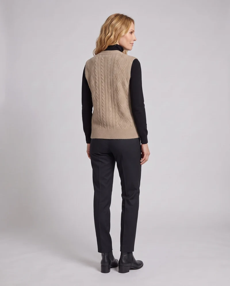 Damen Flauschige Strickweste mit V‑Ausschnitt, Zopfmuster und Knopfleiste Nord Taschen