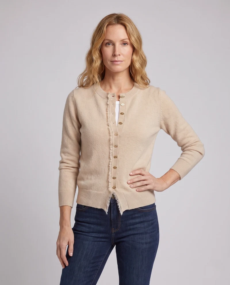 Damen Flauschiger Feinstrick-Cardigan mit dekorativer Knopfleiste und Fransenblende Nord Taschen