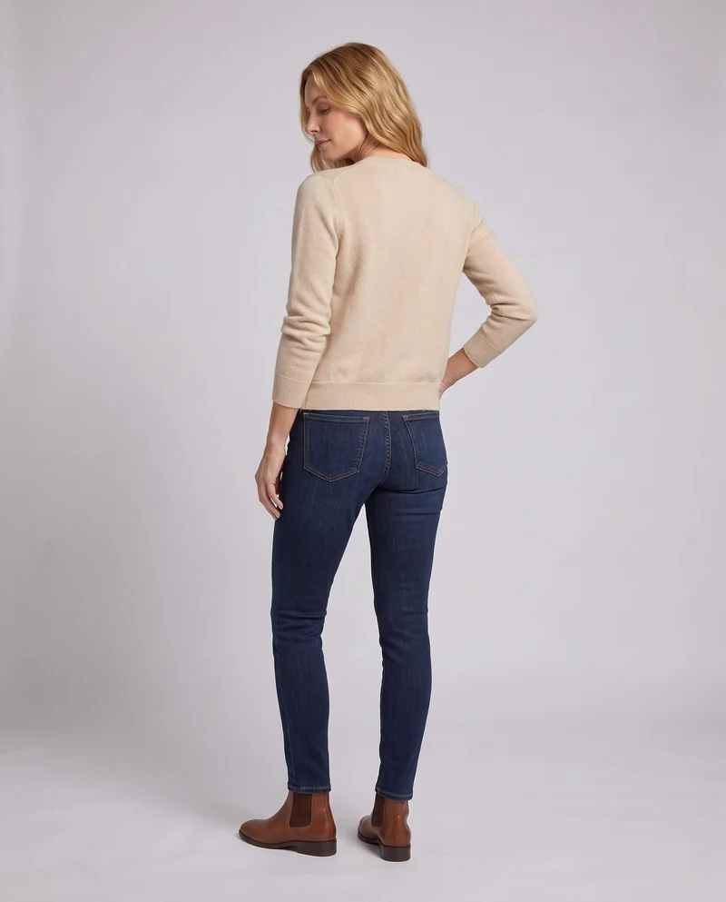 Damen Flauschiger Feinstrick-Cardigan mit dekorativer Knopfleiste und Fransenblende Nord Taschen