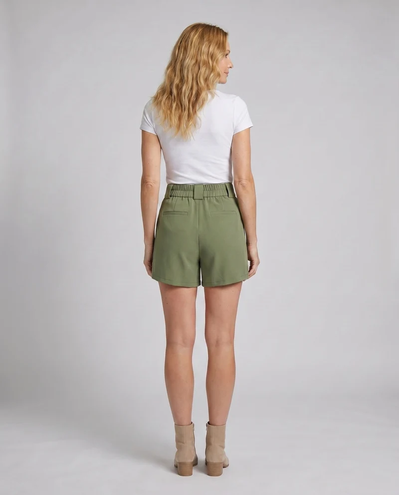 Damen Elegante High-Waist Shorts mit Taschen und Knopfdetails