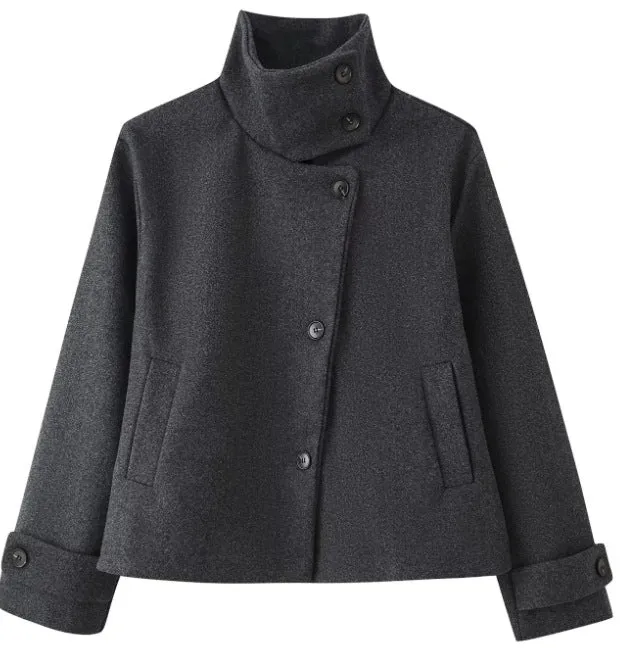 Damen Kurzjacke im Boxy‑Cut mit hohem Stehkragen und Hornknöpfen Nord Taschen