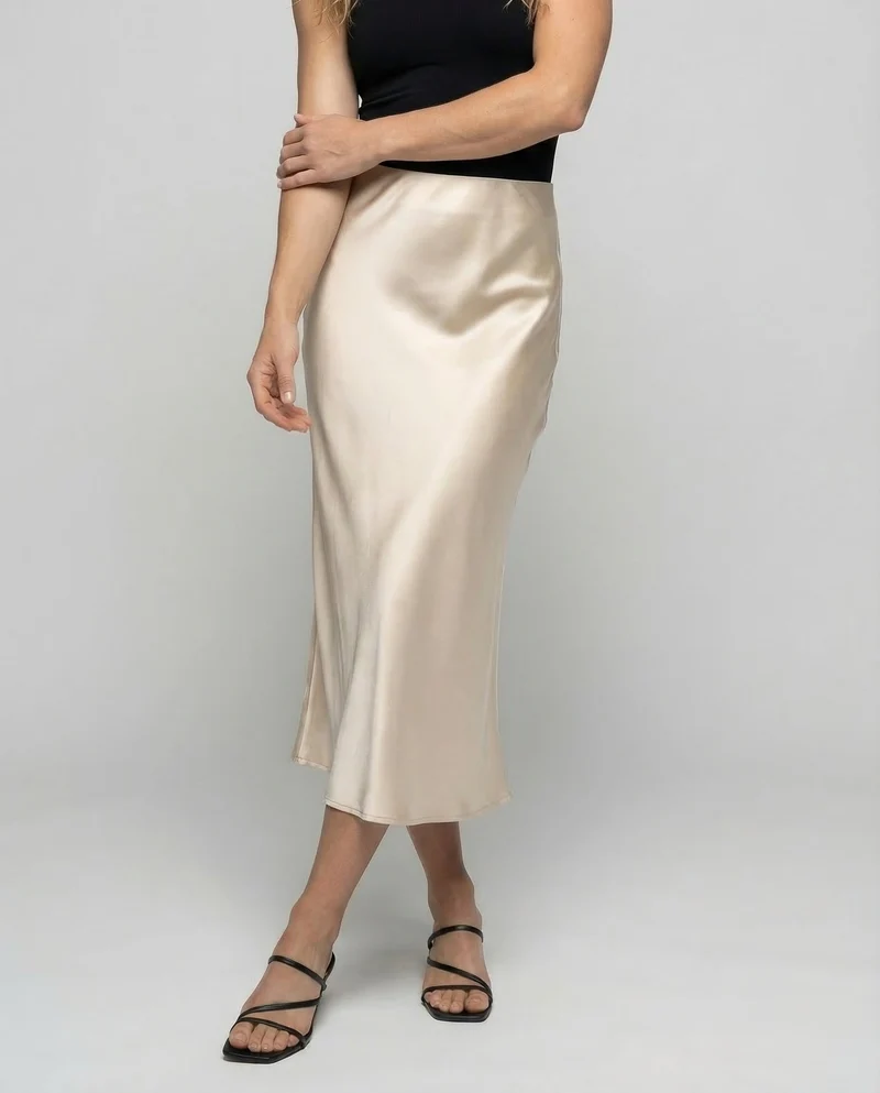 Damen Schräg geschnittener Maxirock Satin-Finish
