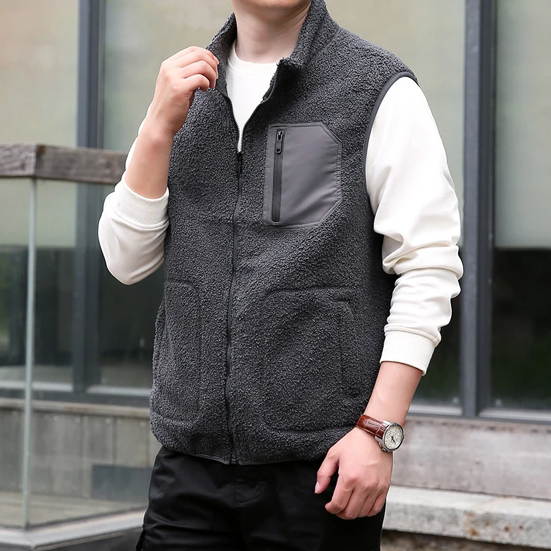 Herren Teddyfleece-Outdoorweste mit hohem Kragen, durchgehendem Reißverschluss und verschweißter Brusttasche Nord Taschen