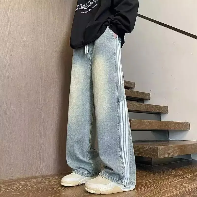 Herren weit geschnittene Denim-Hose mit seitlichen Streifen und Taschen