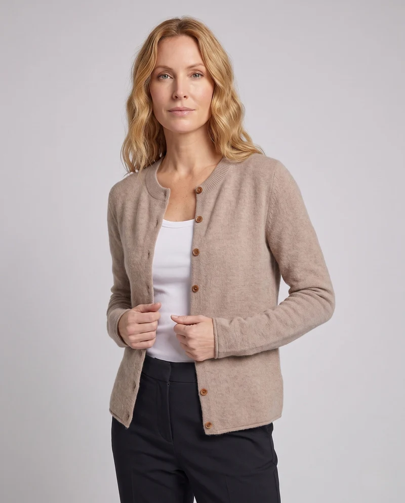 Damen Flauschiger Feinstrick-Knopfcardi mit Rundhals und Angora‑Optik Nord Taschen