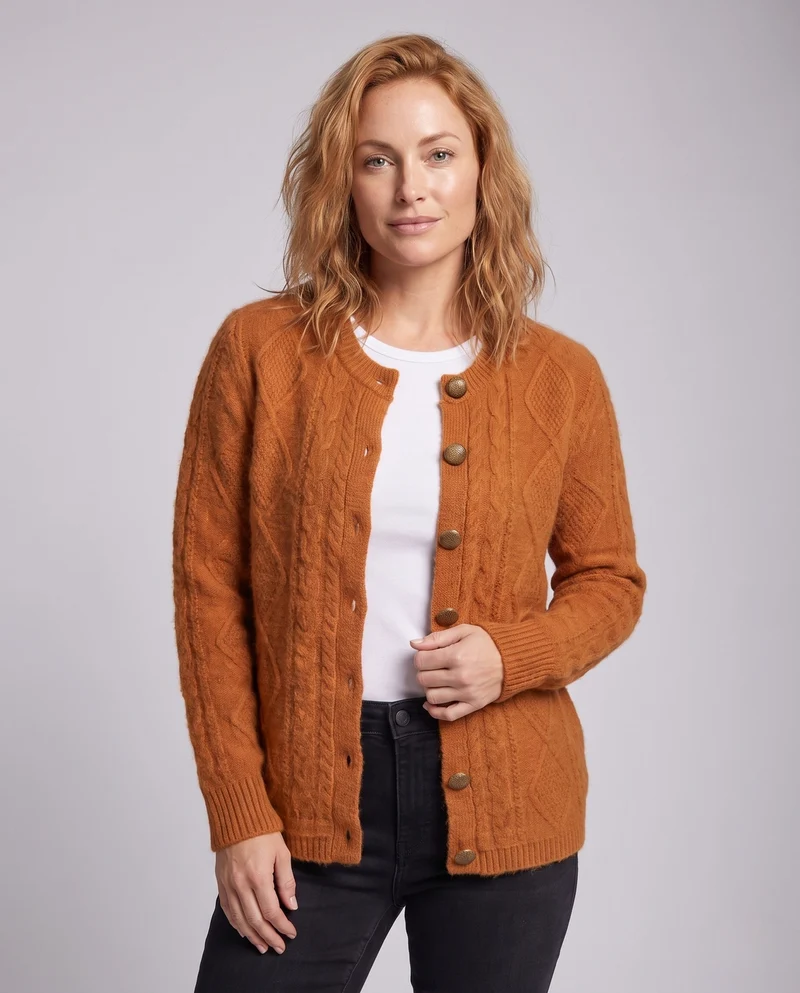 Damen Flauschiger Kurzcardigan mit Zopfstruktur, Rundhals und dekorativen Knöpfen Nord Taschen