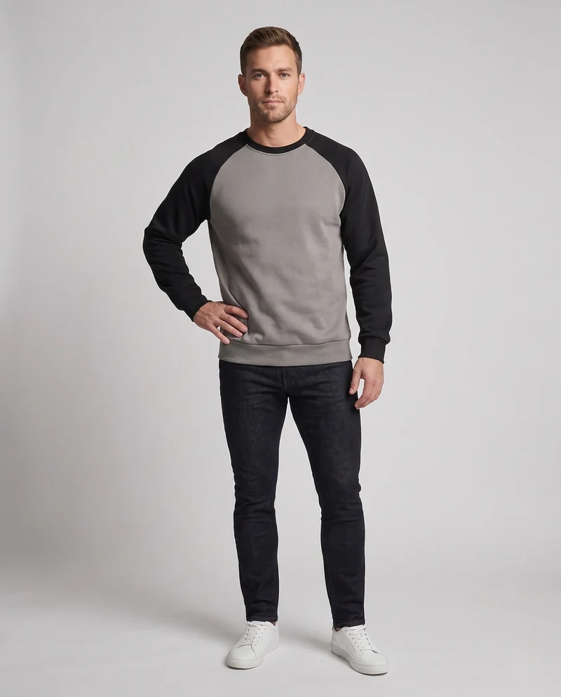 Unisex Raglan-Sweatshirt mit angerauter Fleece-Innenseite, Kontrastärmeln & geripptem Saum