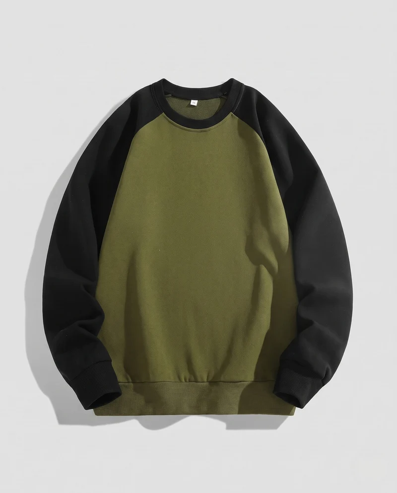 Unisex Raglan-Sweatshirt mit angerauter Fleece-Innenseite, Kontrastärmeln & geripptem Saum