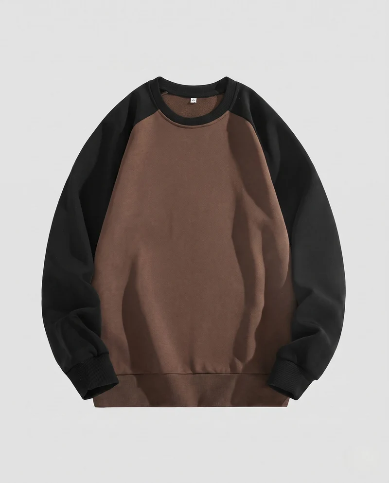 Unisex Raglan-Sweatshirt mit angerauter Fleece-Innenseite, Kontrastärmeln & geripptem Saum