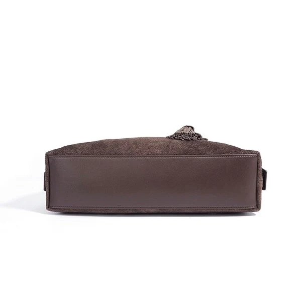 Nord Taschen | Damen Schultertasche mit Quaste und Blattanhänger Detail