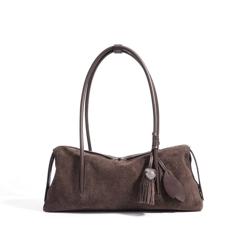 Nord Taschen | Damen Schultertasche mit Quaste und Blattanhänger Detail