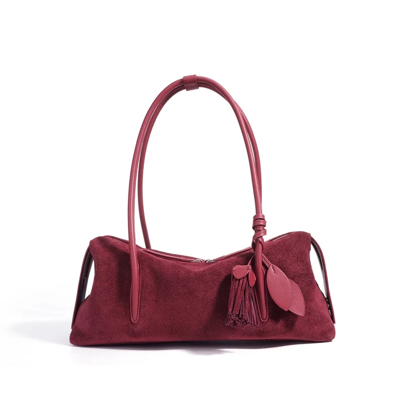 Nord Taschen | Damen Schultertasche mit Quaste und Blattanhänger Detail