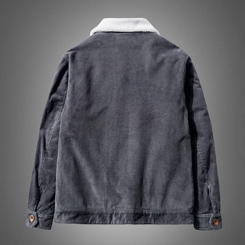 Herren Cordjacke mit Sherpa-Innenfutter, Hemdkragen und Taschen-Detail Nord Taschen