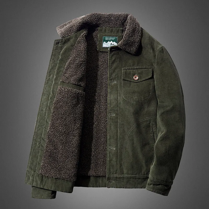 Herren Cordjacke mit Sherpa-Innenfutter, Hemdkragen und Taschen-Detail Nord Taschen