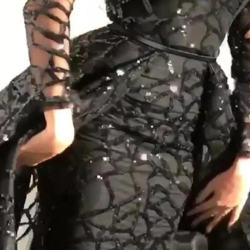 Damen Elegantes Abendkleid mit transparenten Ärmeln und glitzerndem Oberteil
