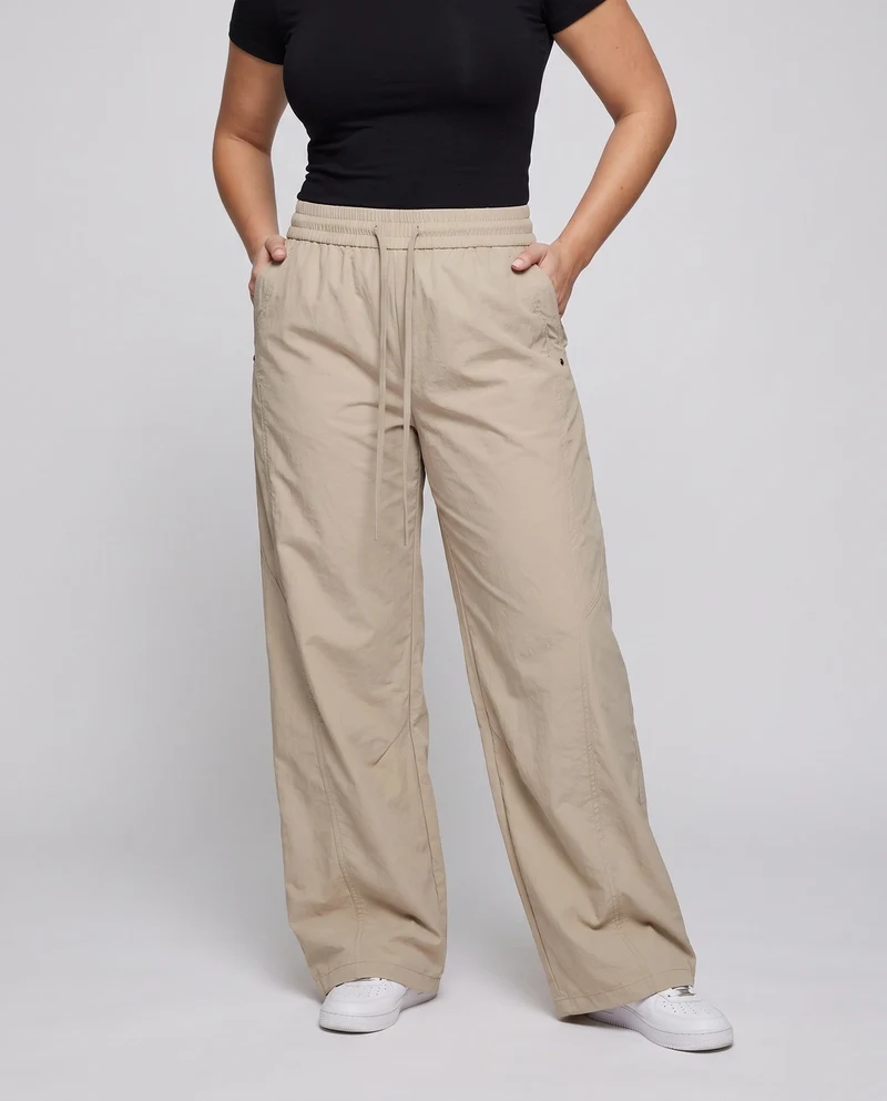 Damenweite Palazzo-Hosen im Tech-Look mit Kordelzug und entspannter Silhouette Nord Taschen