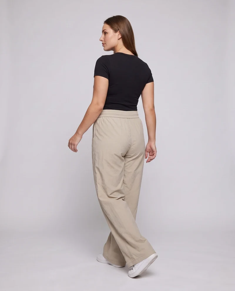 Damenweite Palazzo-Hosen im Tech-Look mit Kordelzug und entspannter Silhouette Nord Taschen