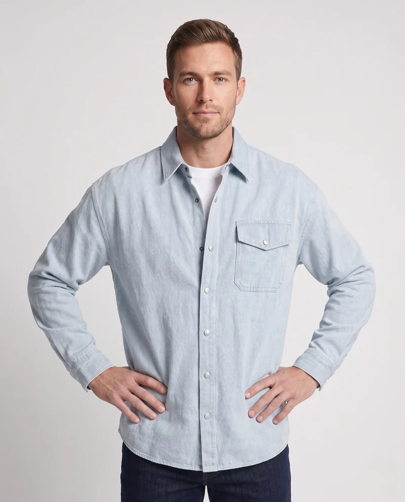 Herren-Overshirt im boxy Schnitt aus leichtem Denim-Look mit Druckknopf-Blende & Klapptasche Nord Taschen