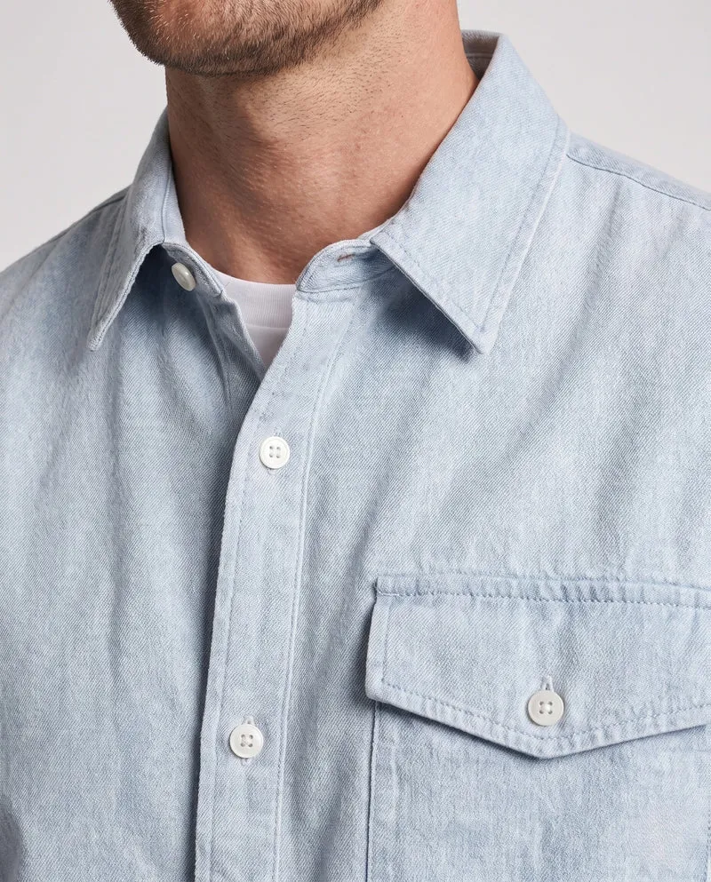 Herren-Overshirt im boxy Schnitt aus leichtem Denim-Look mit Druckknopf-Blende & Klapptasche Nord Taschen