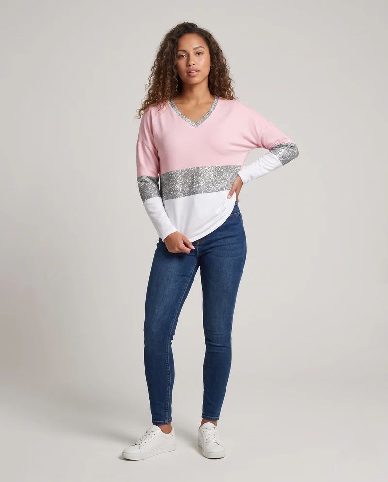 Damen Langarmshirt mit V-Ausschnitt, dekorativen Riemen und Herzdruck Nord Taschen