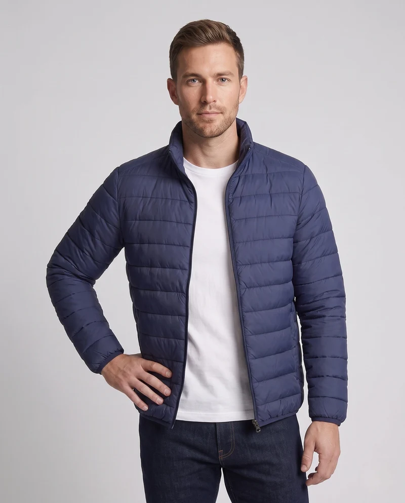 Herren kompakte verpackbare gesteppte Übergangsjacke mit Stehkragen und thermischer Füllung Nord Taschen
