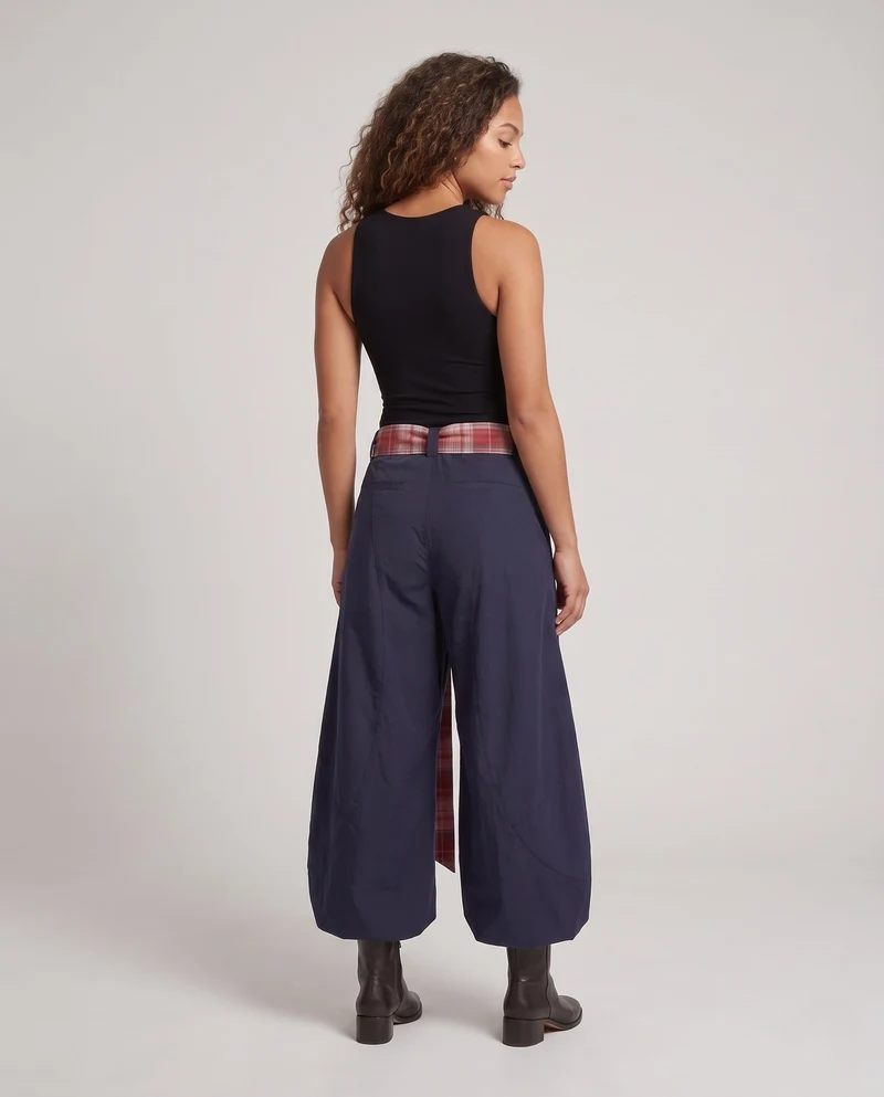 Damen locker sitzende modische Hose mit Gürtel Nord Taschen