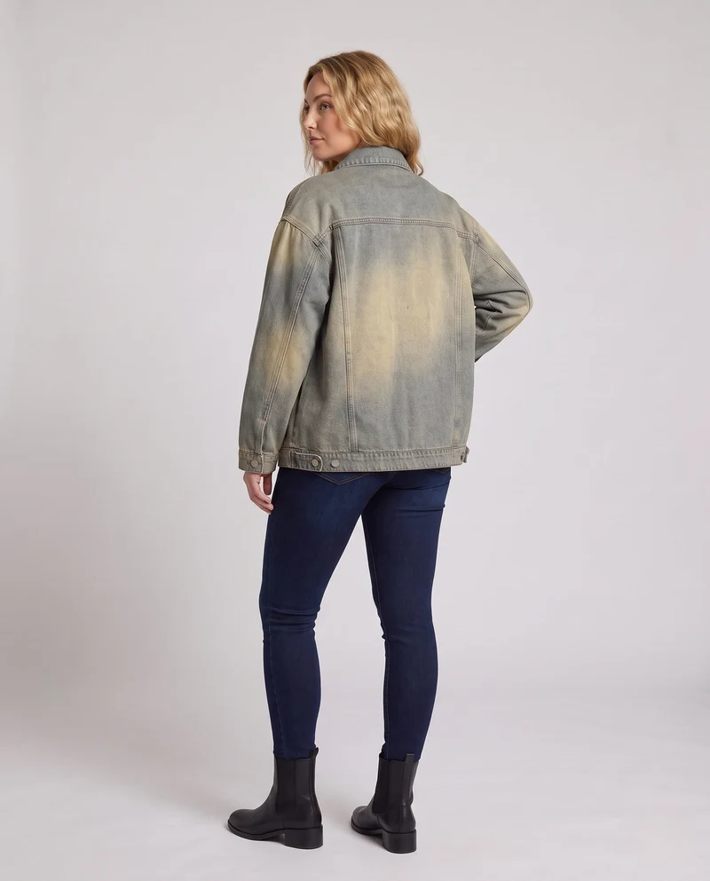 [Unisex] Oversize Denim-Überhemdjacke mit Vintage-Waschung und aufgesetzten Taschen