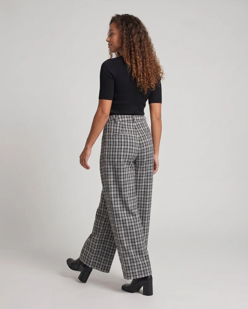 Frauenweite Karottenhose mit Falten Nord Taschen