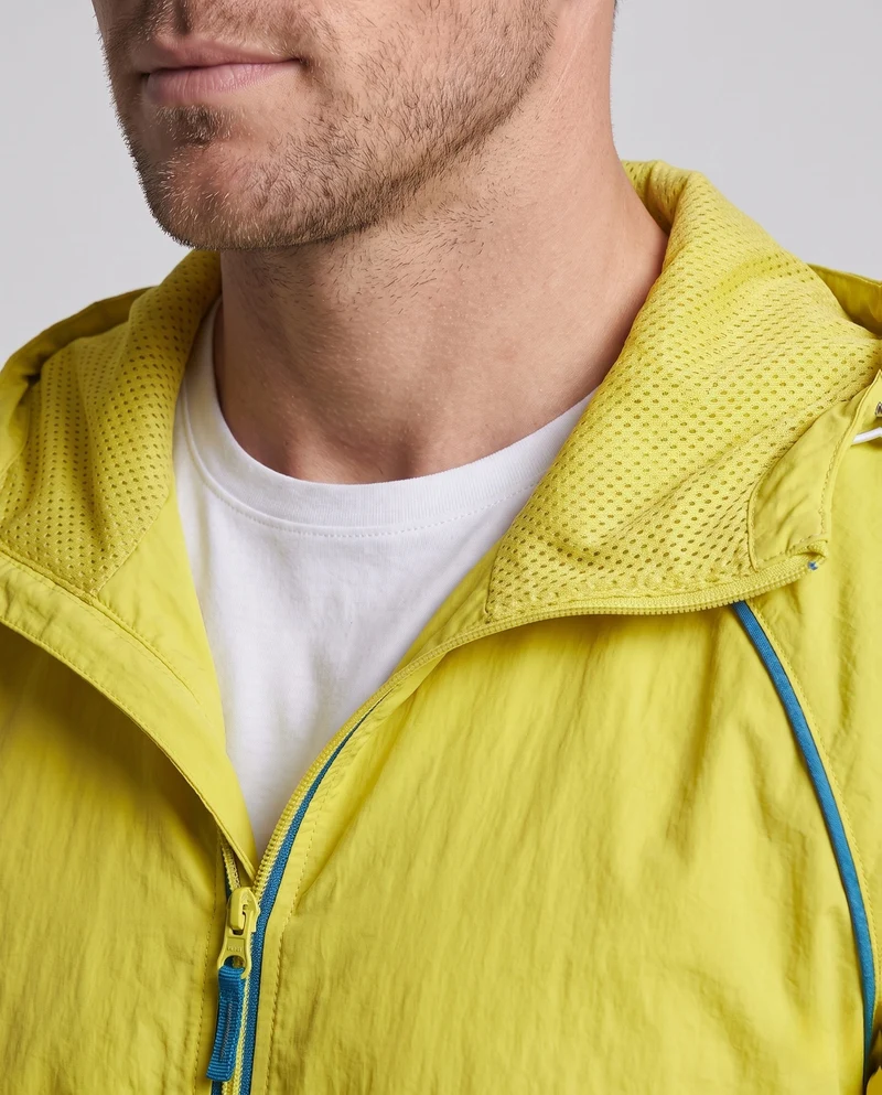 Leichte Herren-Hooded Windbreaker aus Tech Ripstop mit Kontrastpaspelierung, Kordelzug & Reißverschluss-Taschen Nord Taschen
