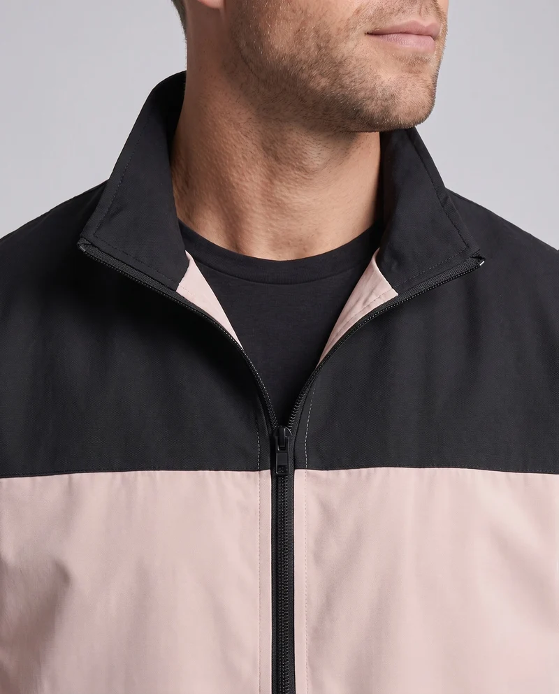 Leichte wasserabweisende Windjacke für Herren mit Farbblock-Einsätzen, Stehkragen und Kordelzugsaum Nord Taschen