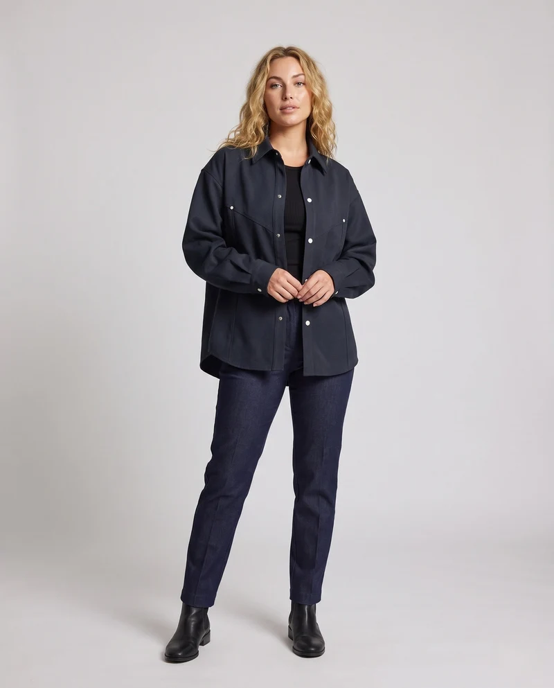 Unisex Oversize Hemdjacke im Boxy-Schnitt mit Druckknopfleiste & minimalistischem Workwear-Design