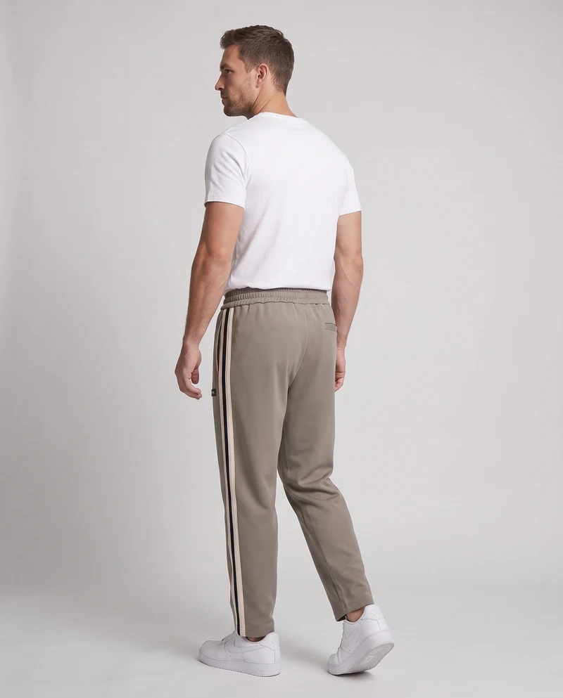Herren Sportliche Jogginghose mit seitlichen Kontraststreifen Nord Taschen