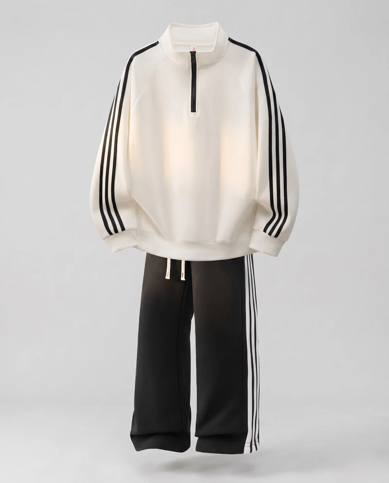 Unisex Oversize-Trainingsset aus French-Terry mit Halbzip, Raglanärmeln & weiten Seitenstreifen-Jogginghose