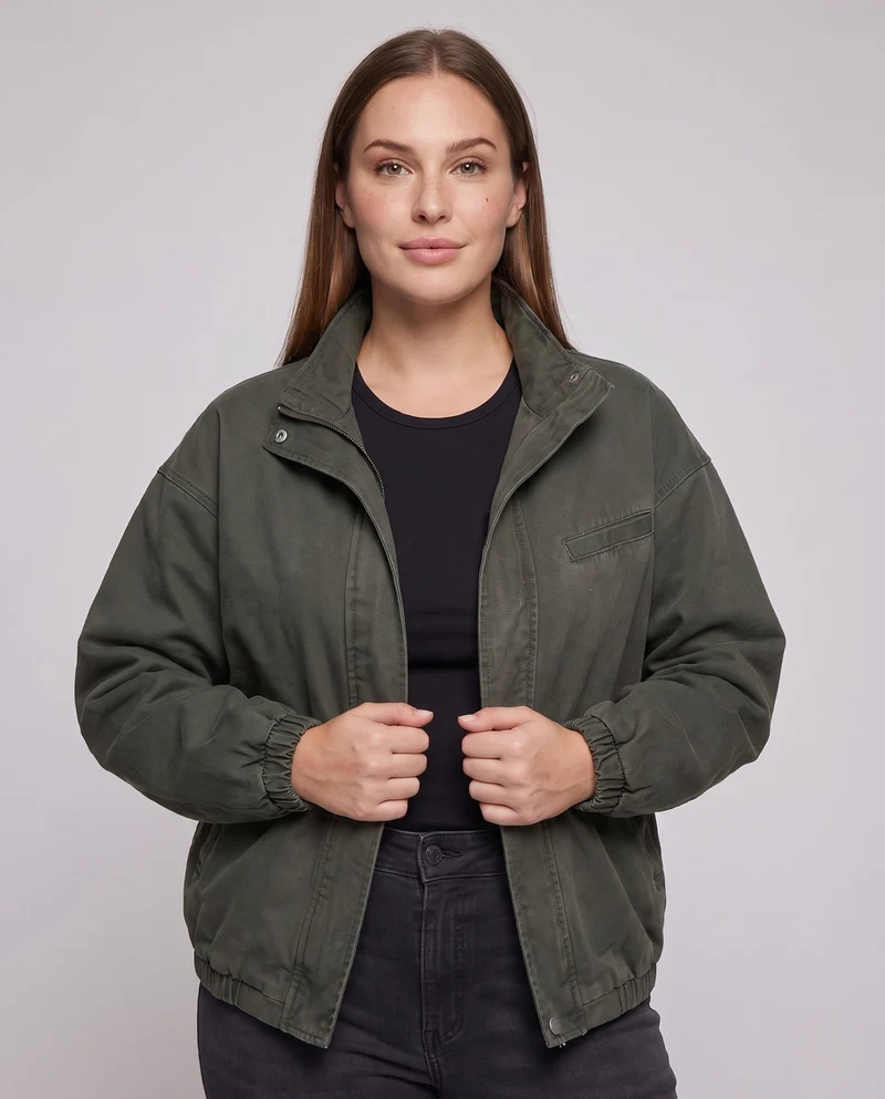 Unisex Oversize Utility-Feldjacke mit Stehkragen, verdeckter Druckknopfleiste und elastischem Saum