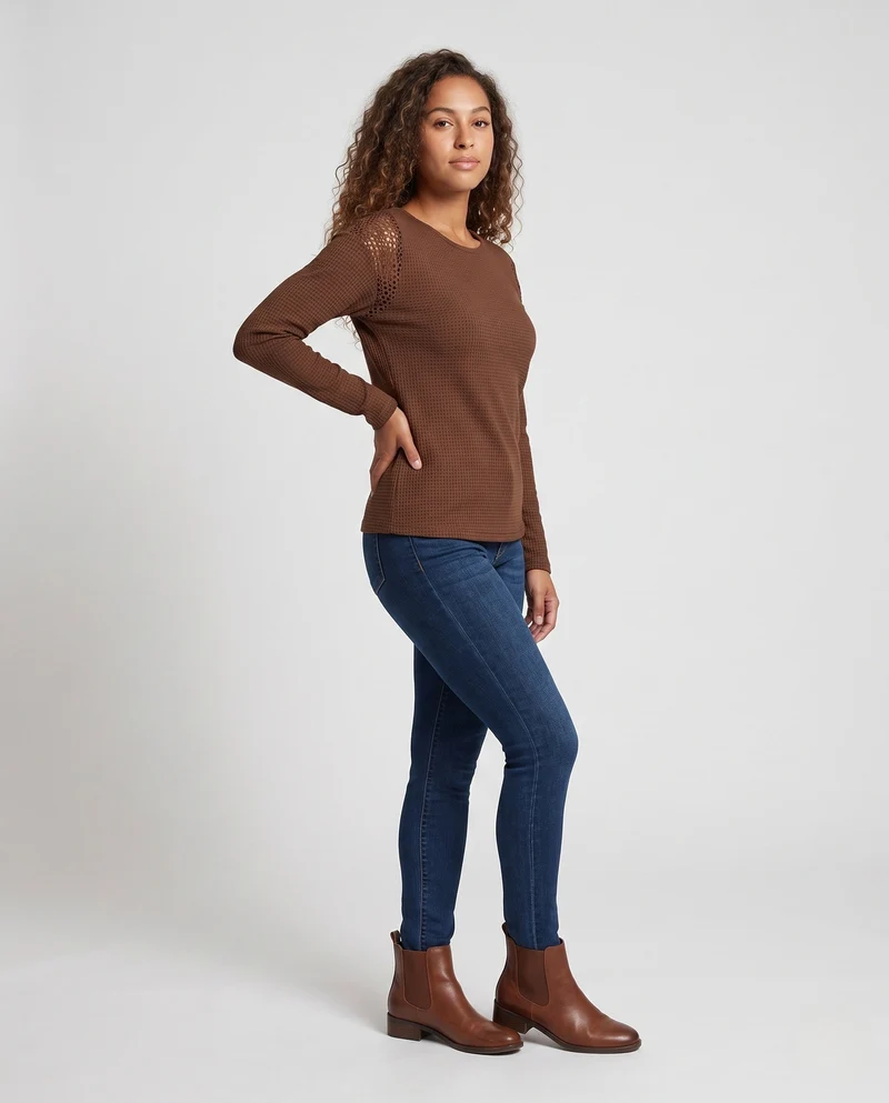 Damen Leichter Waffelstrickpullover mit Rundhalsausschnitt und Häkel-Schulterdetails Nord Taschen